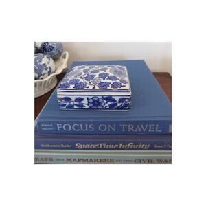 Vintage Chinese Blue White & Gold Lidded Trinket Box